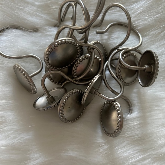 Shower Curtain ,rug and two hand towels and rings - Picture 6 of 6